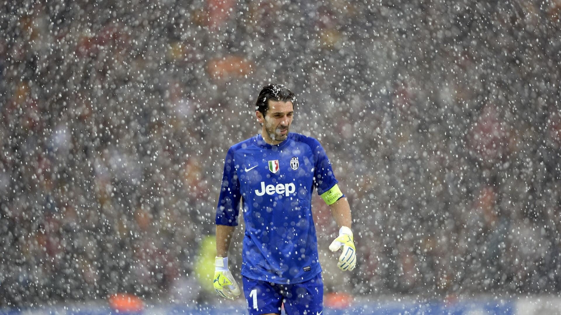 赛前动员强调必须保持饥饿感面对强敌不能有丝毫松懈,赛前动员大会发讲话